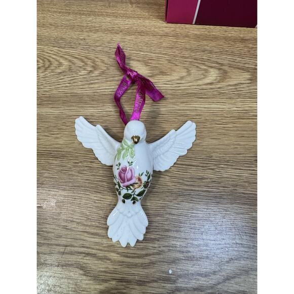Royal Albert Bone China Old Country Roses Dove of Peace Hanging Ornament - Picture 4 of 9